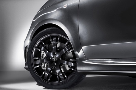 Có thể bạn chưa biết Abarth – Người khổng lồ “tí hon”. - 12 Cùng với mẫu 595 “50th Anniversary”, Abarth cũng sẽ mang tới Frankfurt mẫu 695 Maserati